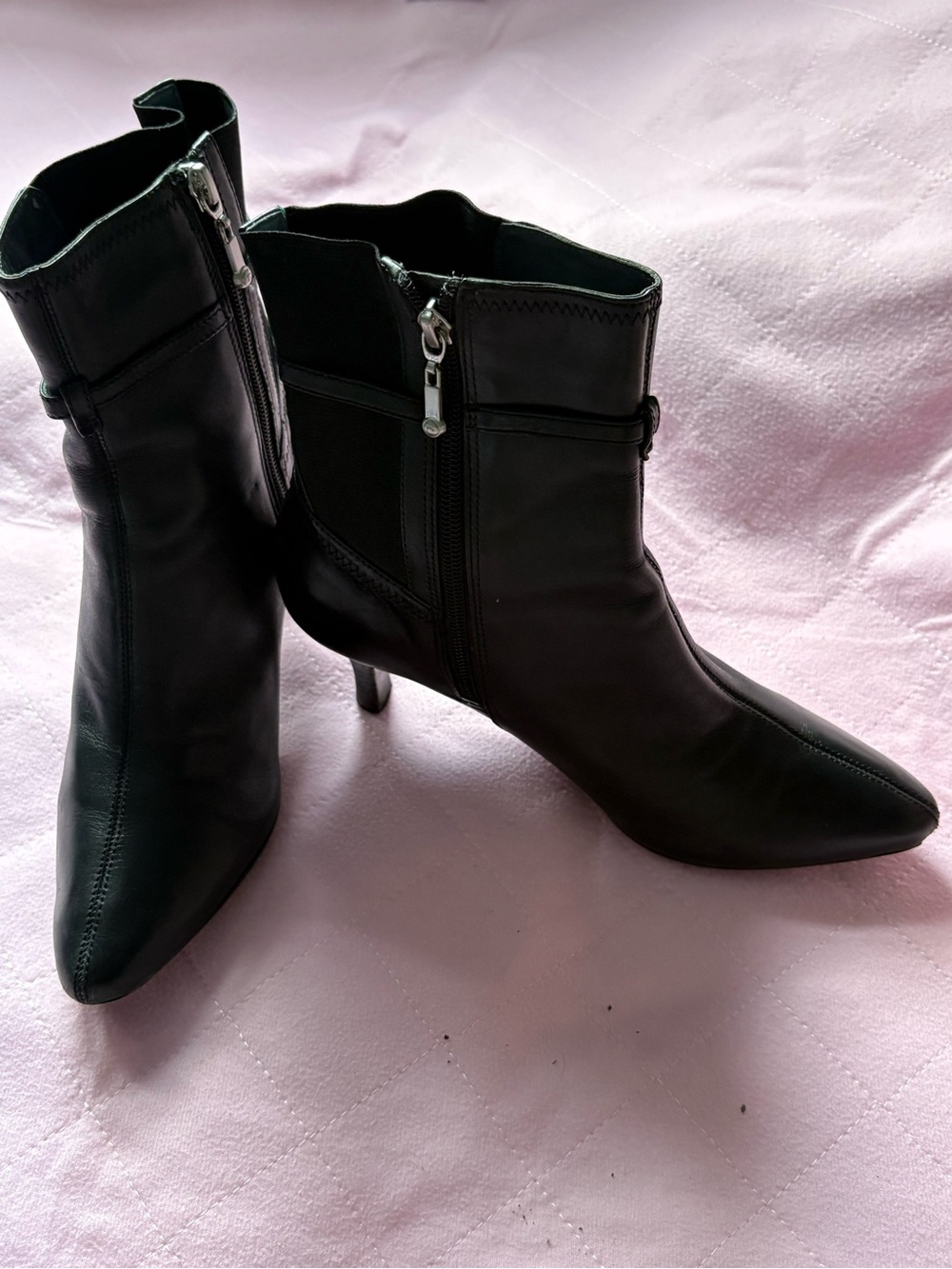 Rockport Black Pointed Toe Ankle Boots with Kitten Heel